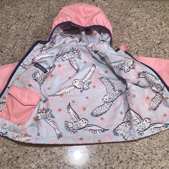 Size 3-6 mos Patagonia reversible hooded jacket - Picture 5 of 11